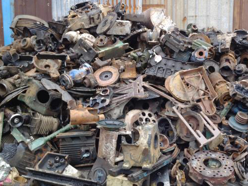 ���F����4